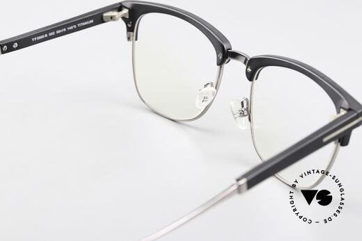 Tom Ford TF5590 Made In Japan Titan Frame, the designer frame can of course be glazed as desired, Made for Men