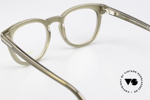 Tom Ford TF5469 Acetate Frame Spring Hinges, the unisex frame can of course be glazed as desired, Made for Men and Women