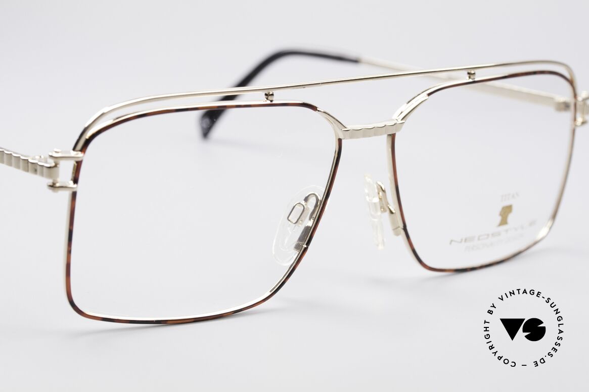 Neostyle Dynasty 424 - XL 80's Titanium Men's Frame, never worn (like all our rare vintage eyeglasses), Made for Men