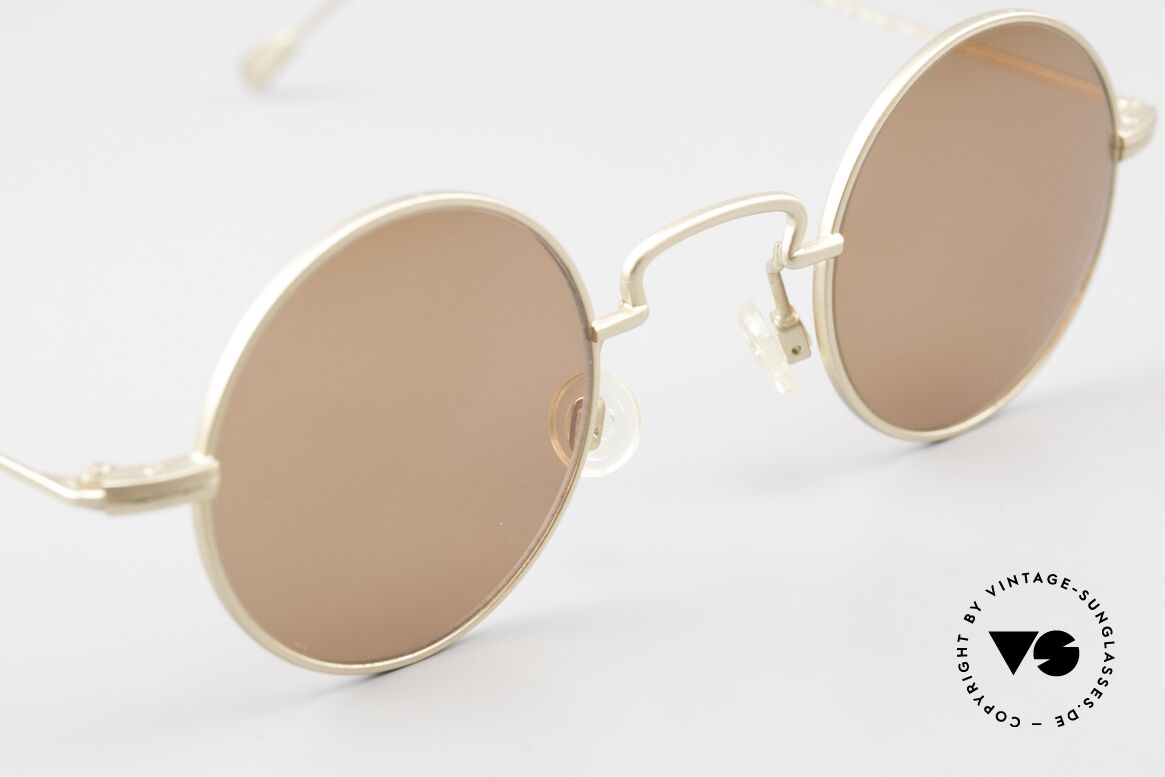 Neostyle Holiday 913 Small Round Puristic Frame, unworn (like all our rare VINTAGE sunglasses), Made for Men and Women