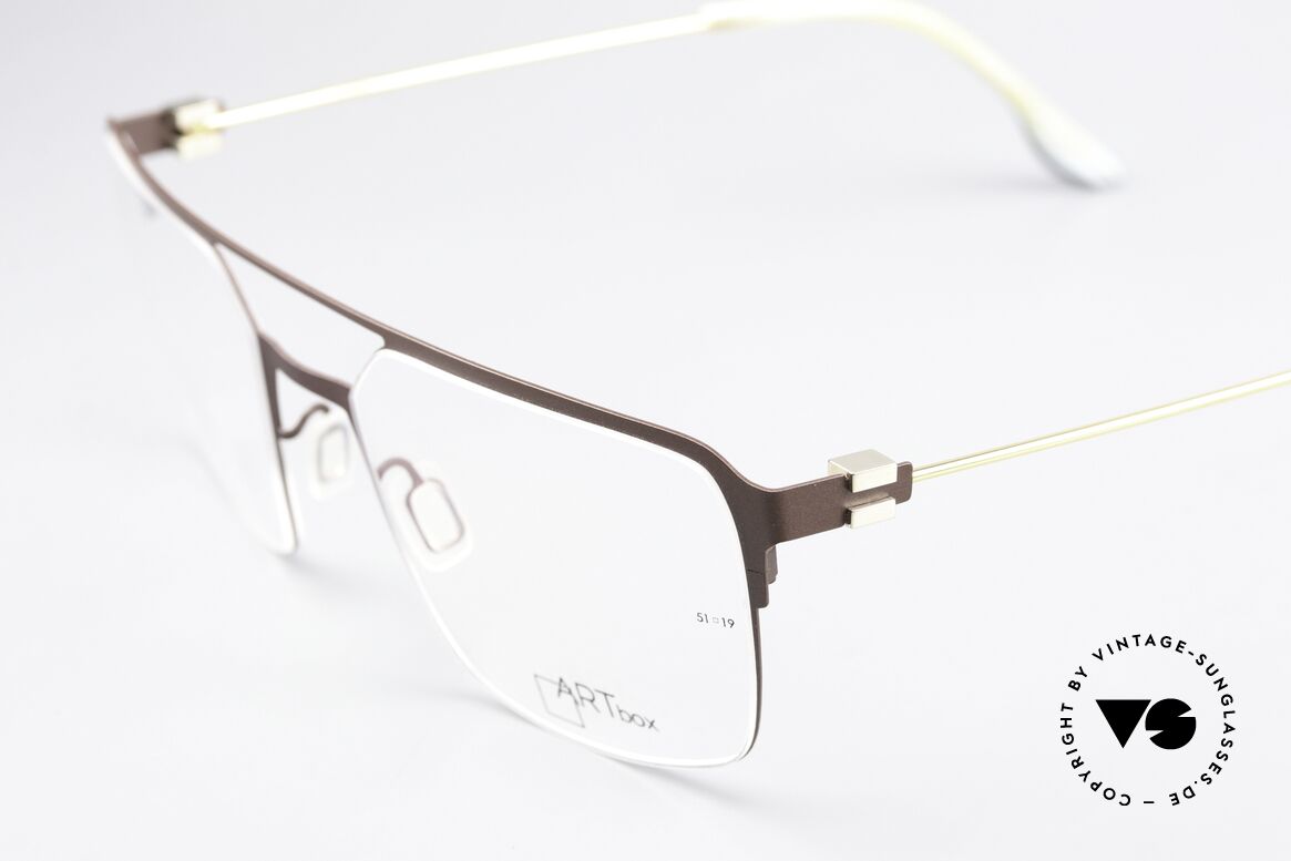 Bajazzo Enzo 4 Glasses Technically Striking, an unisex metal frame in dark brown and gold, Made for Men and Women