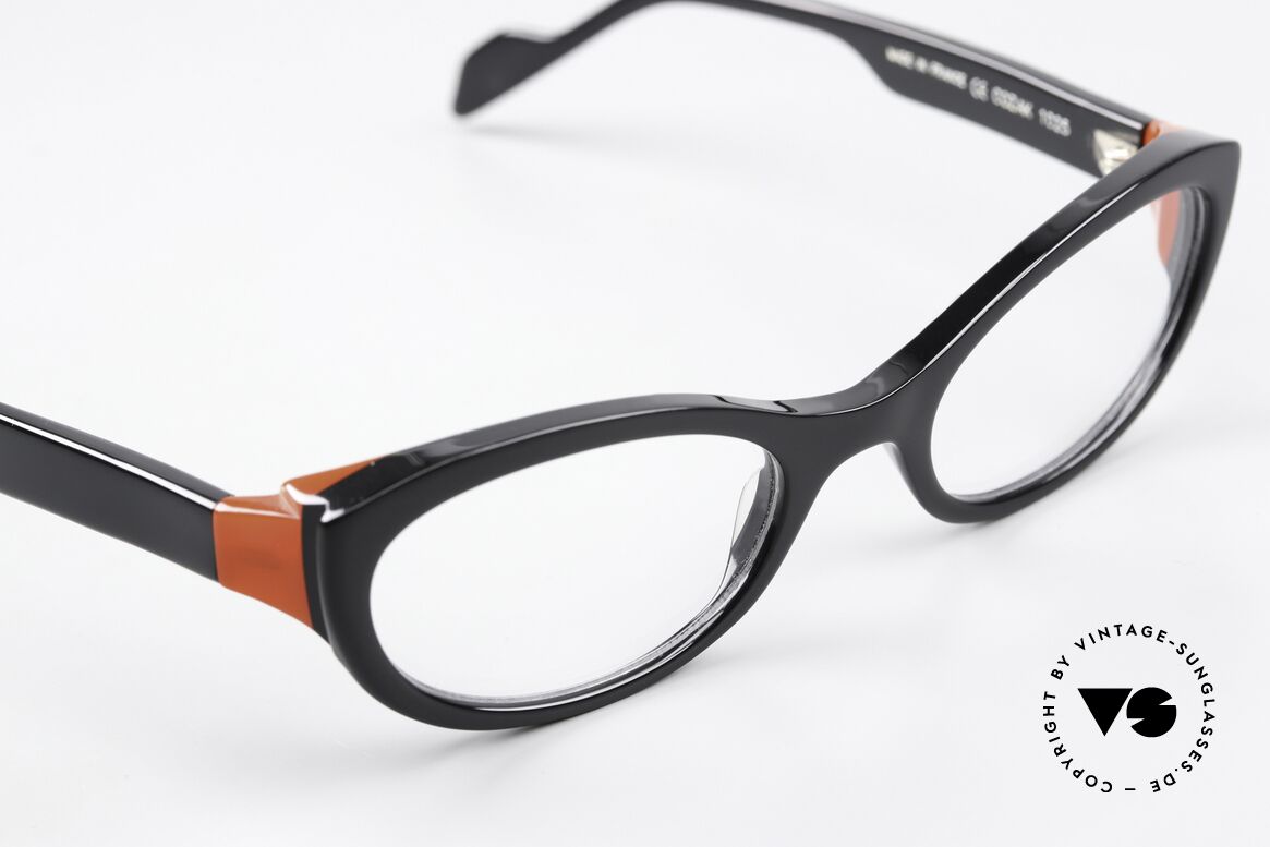 Anne Et Valentin Cozak Very Feminine Frame Shape, made of energy, light, lines, contrasts & colors, Made for Women