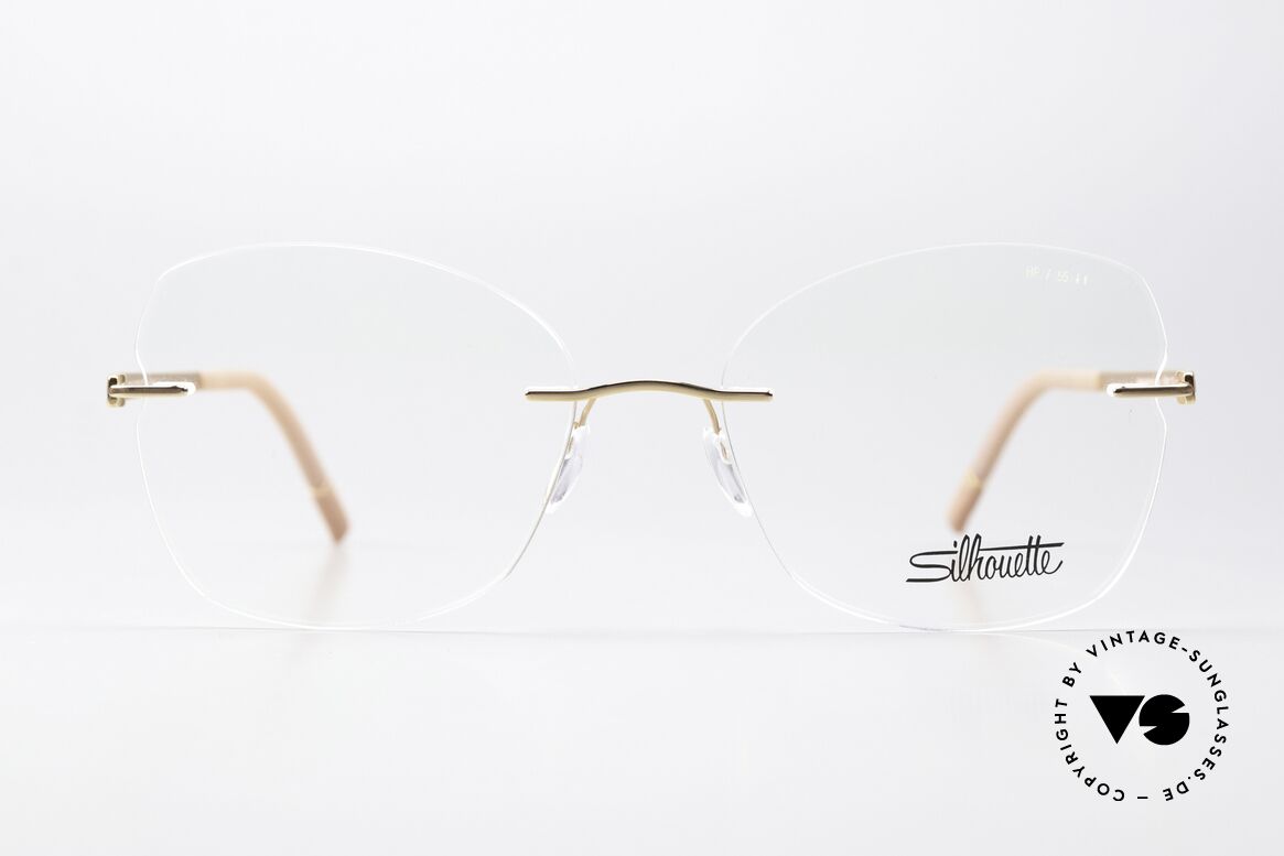 Silhouette 5529 Elegant Momentum Series, design based on the 1999 Minimal Titan Art icon, Made for Women