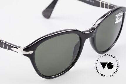 Persol 3025 Ladies Sunglasses Round Black, reissue of the old vintage Persol RATTI models, Made for Women