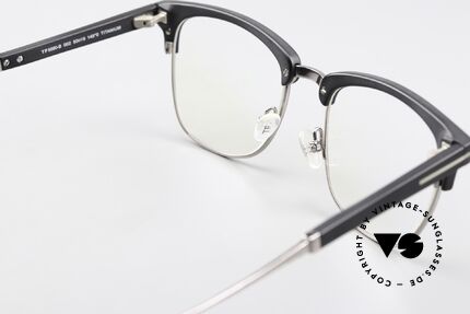 Tom Ford TF5590 Made In Japan Titan Frame, the designer frame can of course be glazed as desired, Made for Men