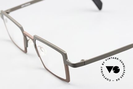 Theo Belgium Splitting Bamboo Pure Titanium Eywear, frame in size 45-24, col. 364 (black & dark brown), Made for Men